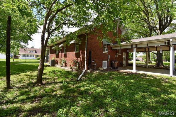 302 S Hackman ST, Staunton, IL 62088