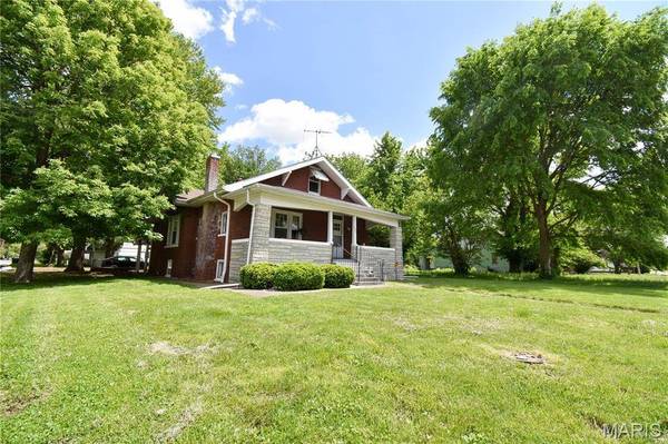 302 S Hackman ST, Staunton, IL 62088