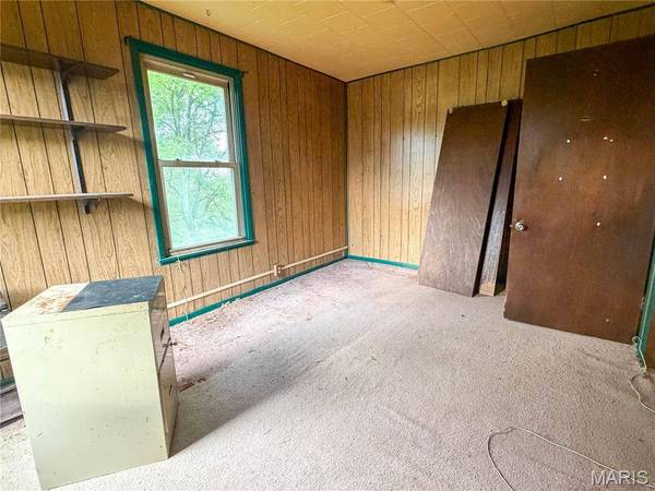 115 Rose LN, Shipman, IL 62685