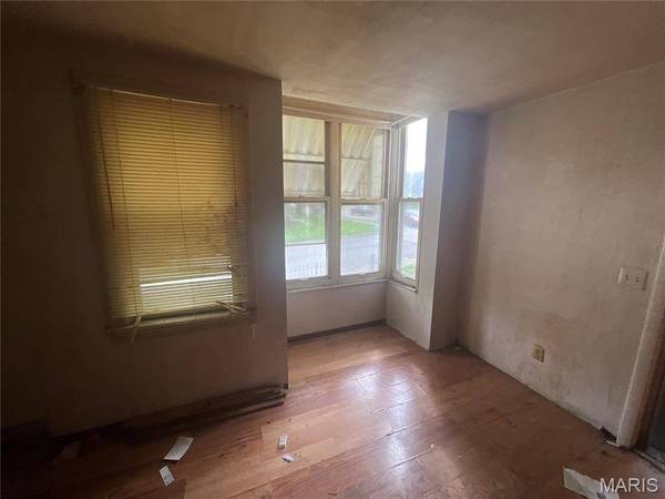 901 Washington AVE, Alton, IL 62002