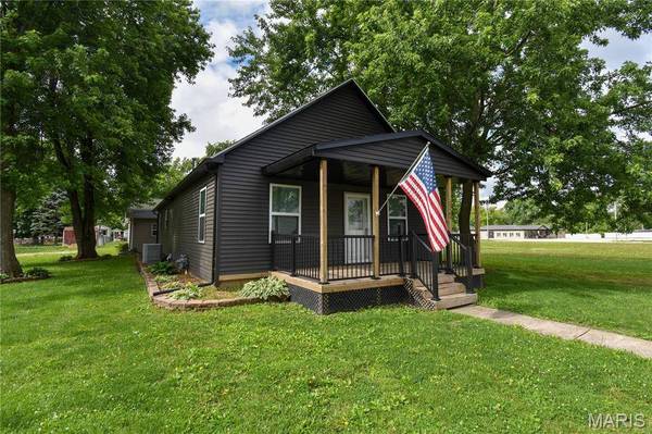 2210 Frey AVE, Hillsboro, IL 62049