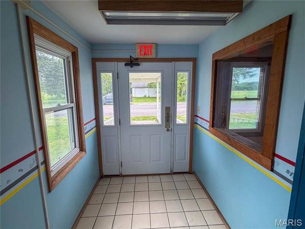 1212 Pineda Ln, Staunton, IL 62088