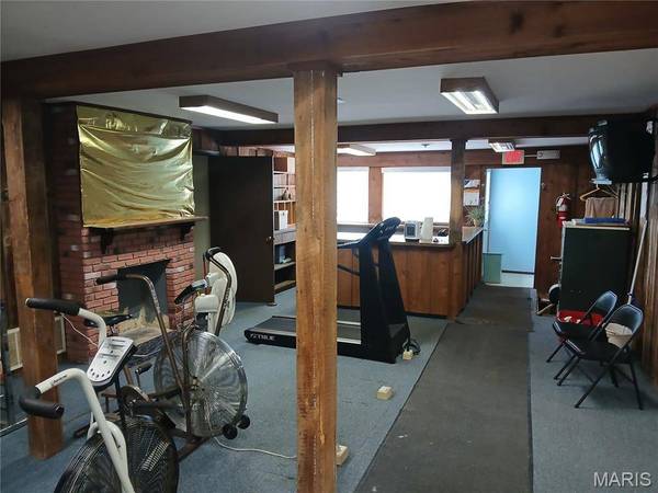 1212 Pineda Ln, Staunton, IL 62088
