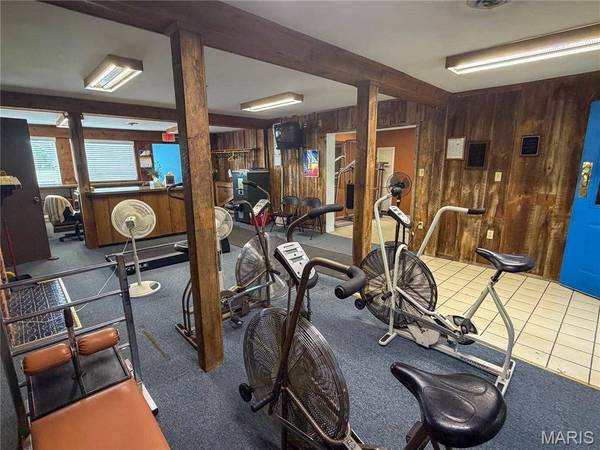 1212 Pineda Ln, Staunton, IL 62088