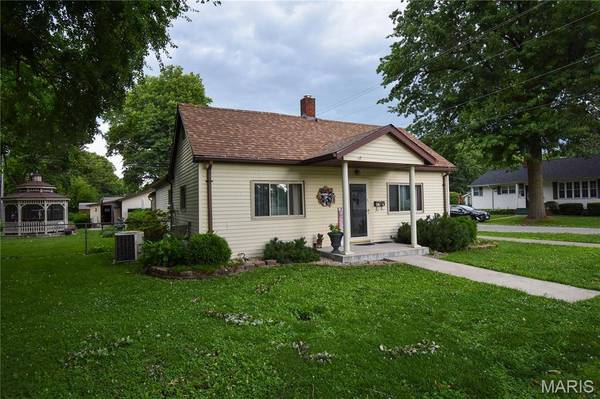301 W 3rd North ST, Mount Olive, IL 62069