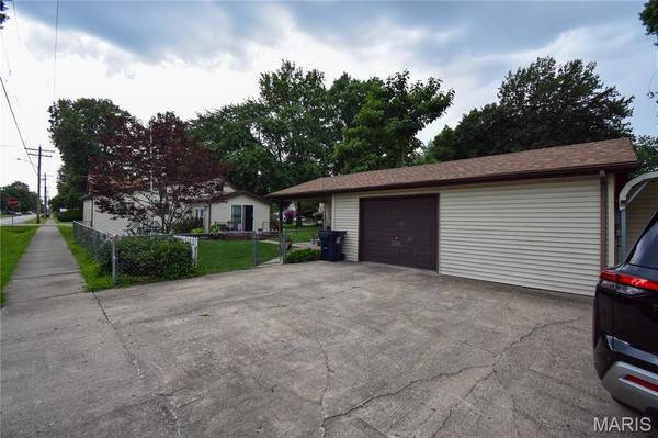 301 W 3rd North ST, Mount Olive, IL 62069