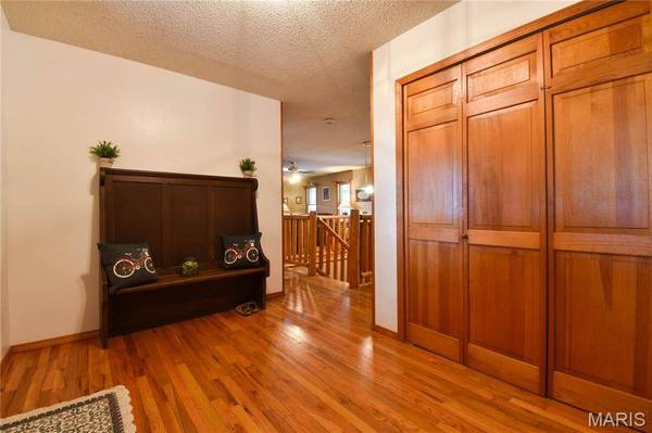 5557 Schuetz LN, Alhambra, IL 62001