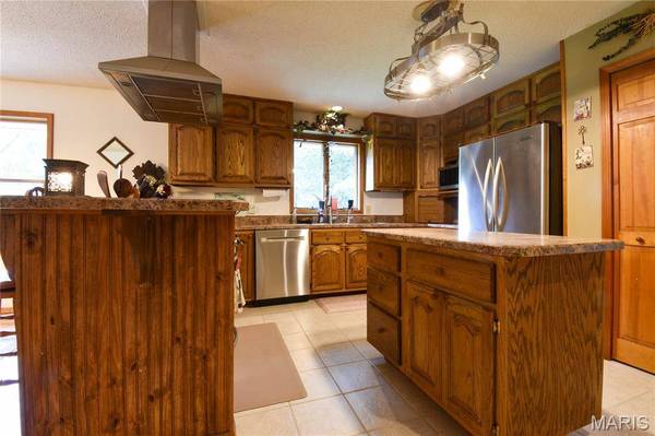 5557 Schuetz LN, Alhambra, IL 62001