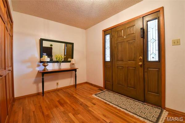 5557 Schuetz LN, Alhambra, IL 62001