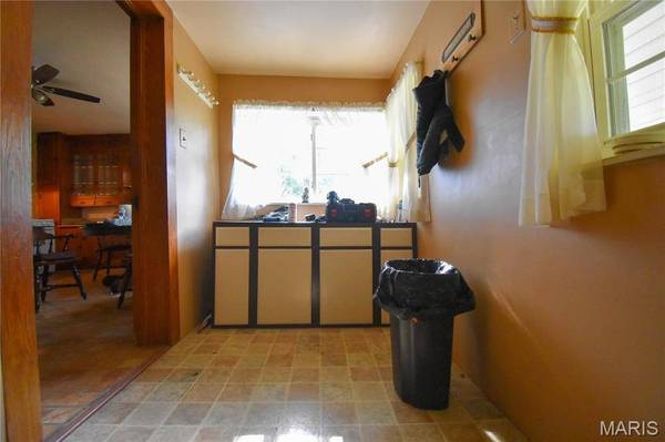 108 E 14th ST, Staunton, IL 62088