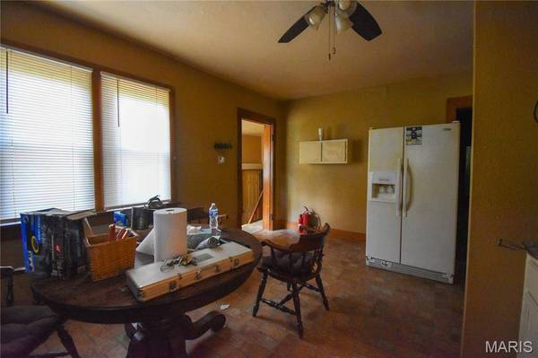 108 E 14th ST, Staunton, IL 62088