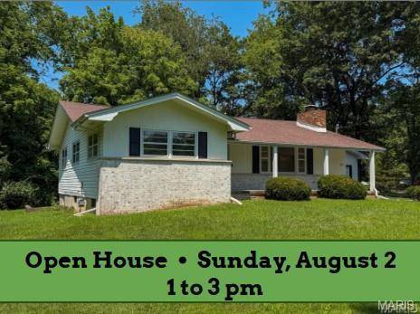 1227 W Henry ST, Staunton, IL 62088