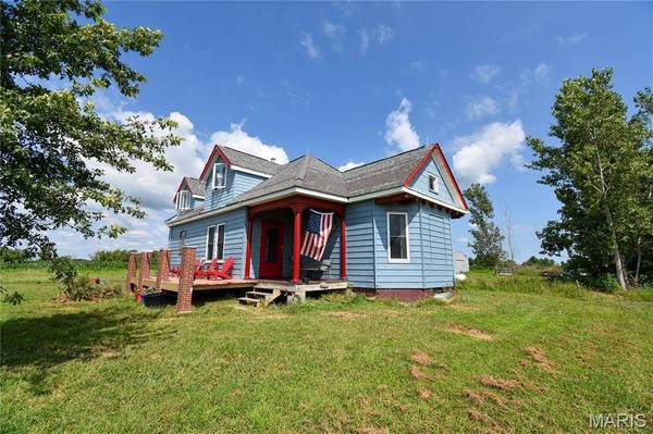8975 State Route 4, Staunton, IL 62088