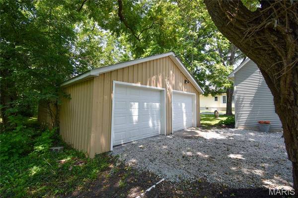 1201 E Main ST, Staunton, IL 62088