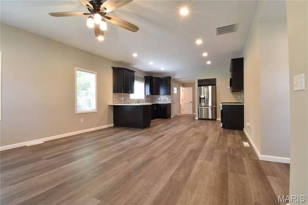 1201 E Main ST, Staunton, IL 62088