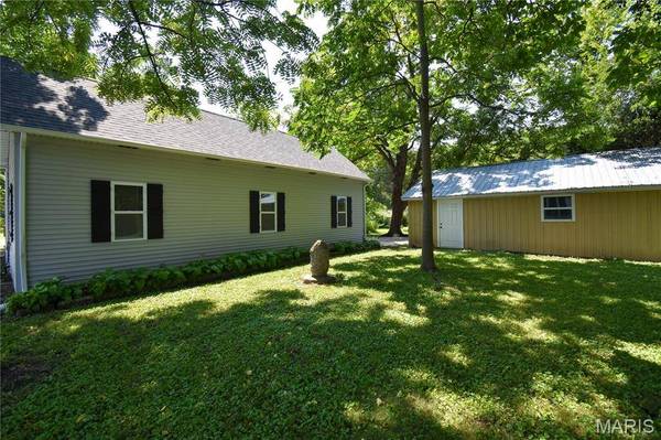1201 E Main ST, Staunton, IL 62088