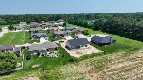 365 Golden Eye Ct, Staunton, IL 62088