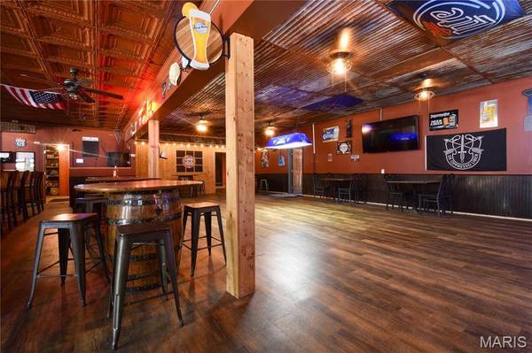 402 W Deck, New Douglas, IL 62074