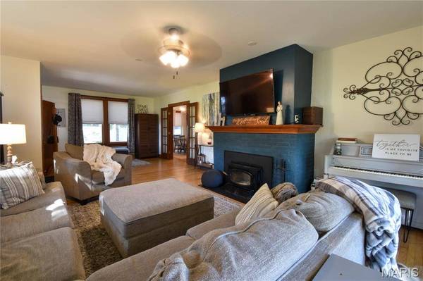 712 N Franklin ST, Litchfield, IL 62056