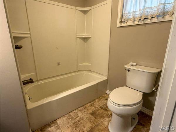 832 S Franklin ST, Litchfield, IL 62056