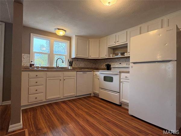 921 N Stanley RD, Cottage Hills, IL 62018