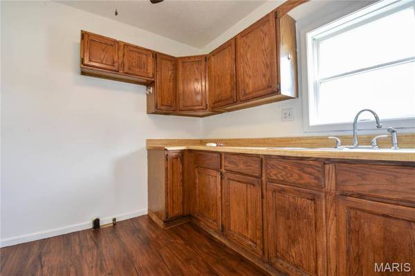 1007 Sumner ST, Carlinville, IL 62626