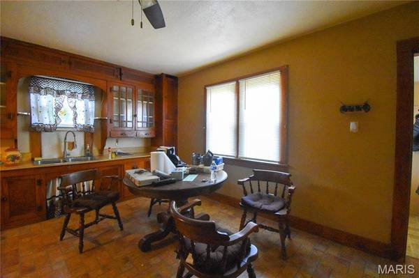 108 E 14th ST, Staunton, IL 62088