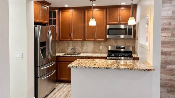 12 McKibbin CT, Brooklyn, NY 11206