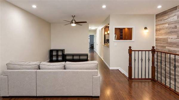 12 McKibbin CT, Brooklyn, NY 11206
