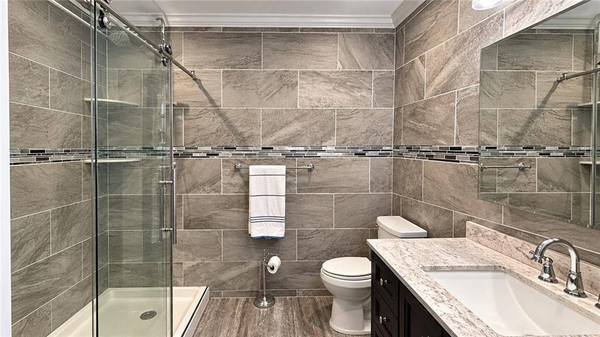 12 McKibbin CT, Brooklyn, NY 11206