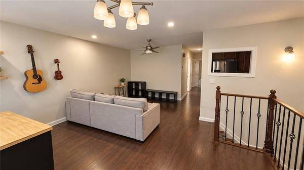 12 McKibbin CT, Brooklyn, NY 11206
