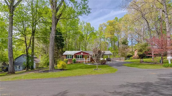 2305 Amelia RD, Pfafftown, NC 27040