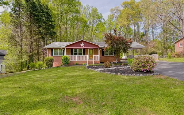 2305 Amelia RD, Pfafftown, NC 27040