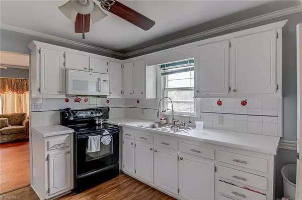 1401 Bretton ST, Winston-salem, NC 27105