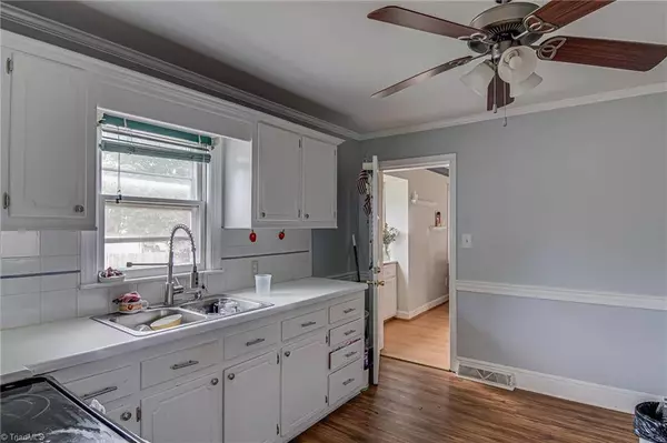 1401 Bretton ST, Winston-salem, NC 27105