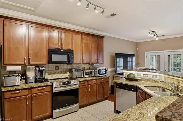2595 Viola CT, Winston-salem, NC 27127