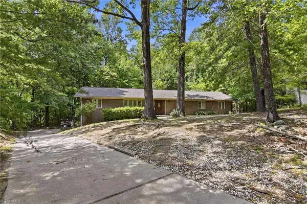 6 Hidden Valley CT, Greensboro, NC 27407
