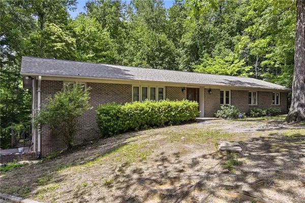 6 Hidden Valley CT, Greensboro, NC 27407