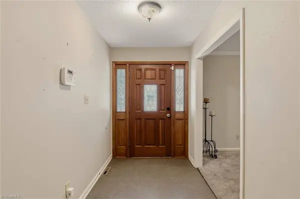 6 Hidden Valley CT, Greensboro, NC 27407
