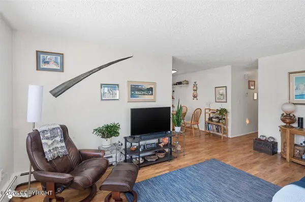 7100 Foothill DR, Anchorage, AK 99504