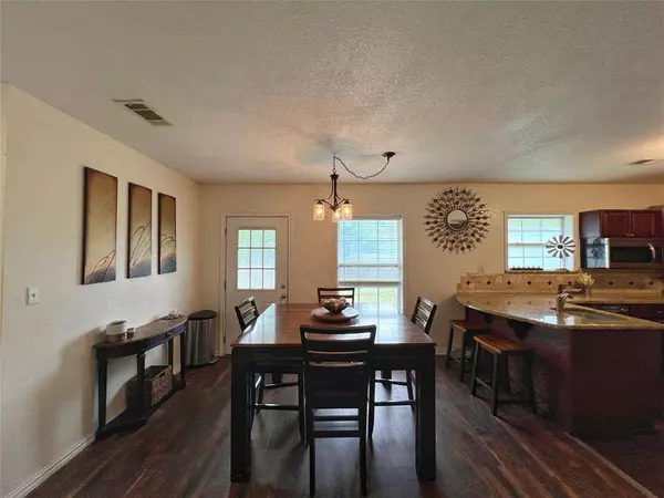 4709 Lennon Avenue, Arlington, TX 76016