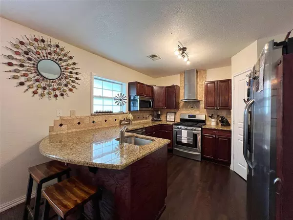 4709 Lennon Avenue, Arlington, TX 76016