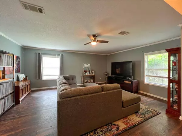 4709 Lennon Avenue, Arlington, TX 76016