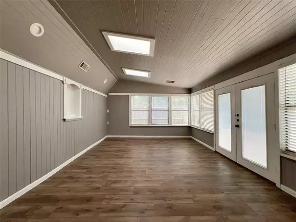 2000 Pecandale Drive, Arlington, TX 76013