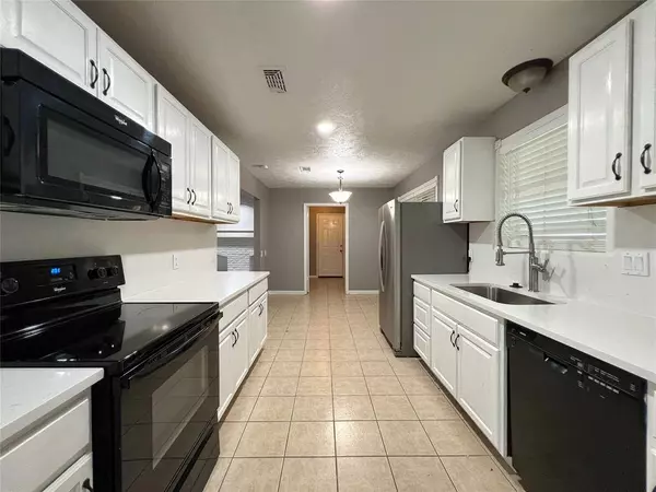 2000 Pecandale Drive, Arlington, TX 76013