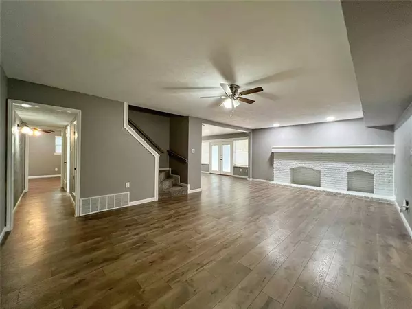 2000 Pecandale Drive, Arlington, TX 76013