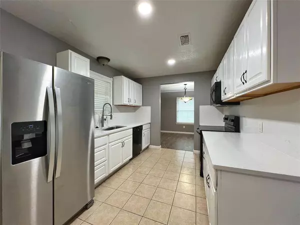 2000 Pecandale Drive, Arlington, TX 76013