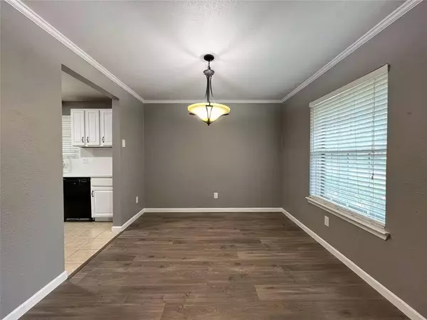 2000 Pecandale Drive, Arlington, TX 76013