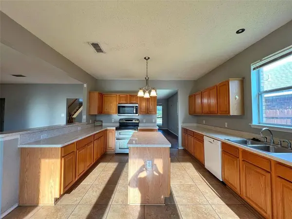 3944 Silver Springs Drive, Fort Worth, TX 76123