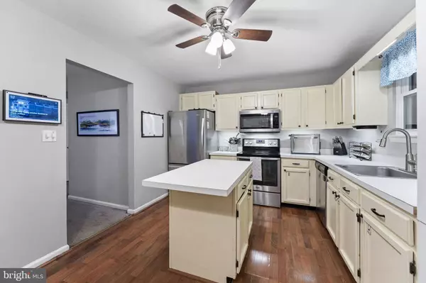 28 WOODCREST CT, Newark, DE 19702